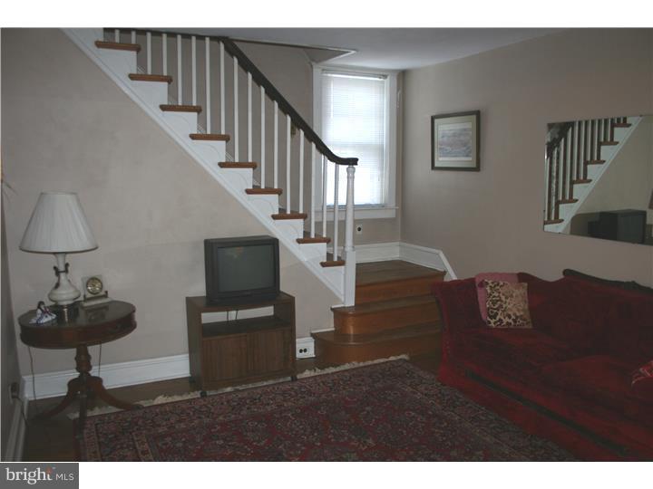 106 Glendale Road Upper Darby, PA 19082 - Photo 7 of 23 Living Room