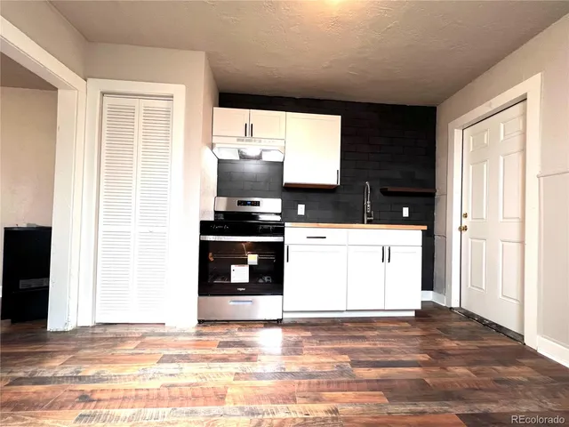 a bathroom with a toilet and a bathtub