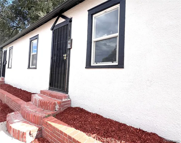 $899 | 308 West Summit Avenue, Pueblo, CO 81004