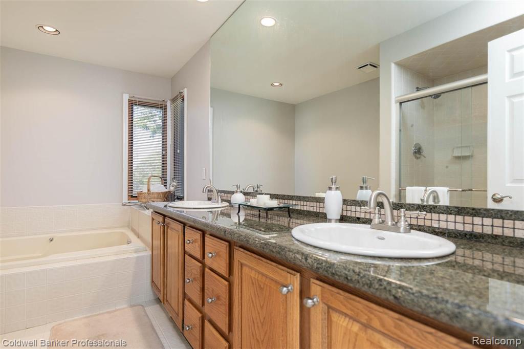 3472 Wedgewood Drive Rochester Hills, MI 48306 - Photo 25 of 46