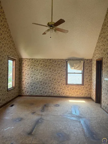 $229,900 | 2509 Southwest Staffordshire Road, Topeka, KS 66614