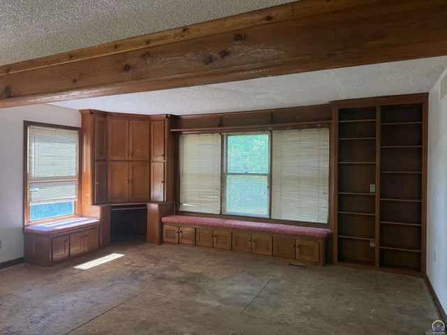 $229,900 | 2509 Southwest Staffordshire Road, Topeka, KS 66614