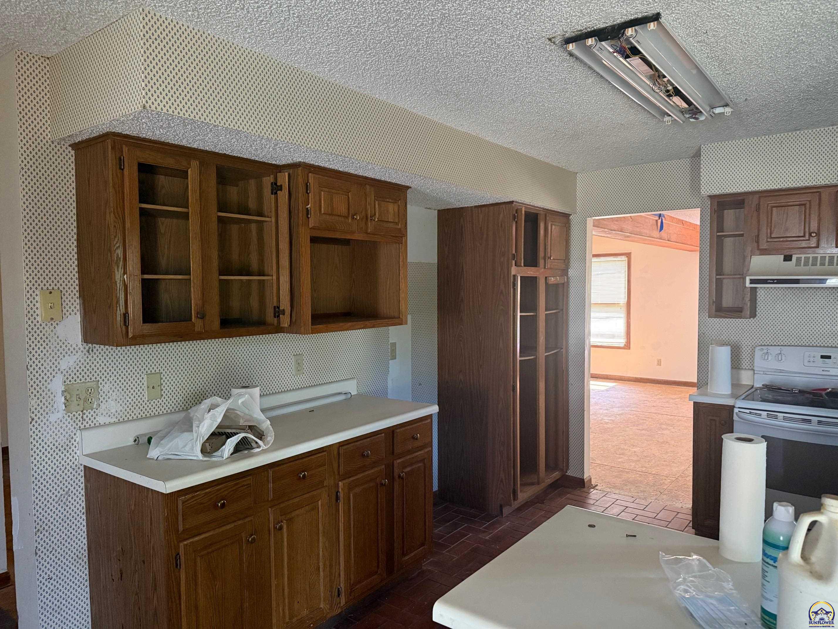 2509 Southwest Staffordshire Road Topeka, KS 66614 - Photo 16 of 28