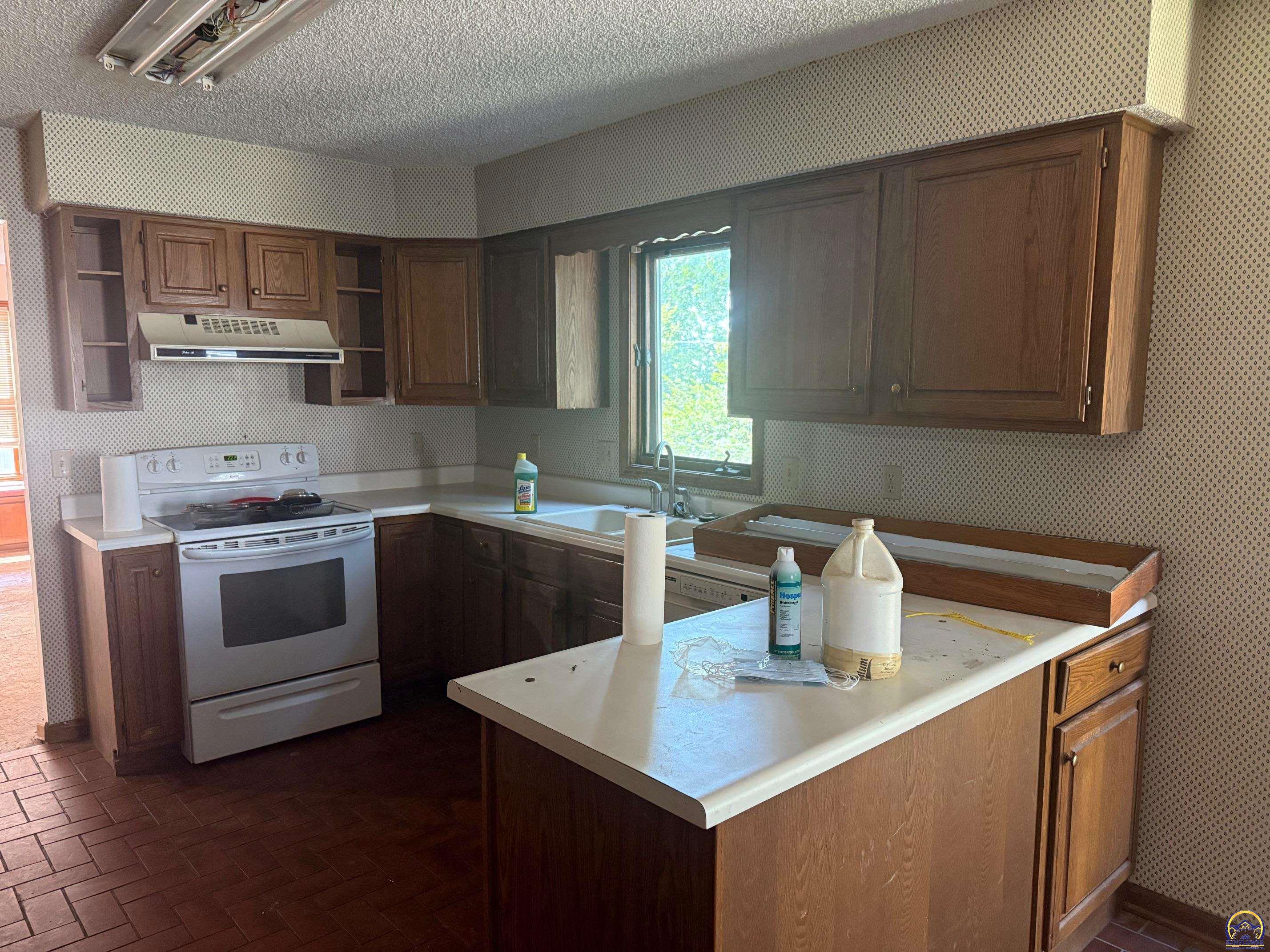 2509 Southwest Staffordshire Road Topeka, KS 66614 - Photo 17 of 28