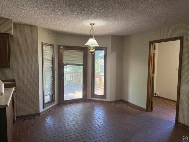 $229,900 | 2509 Southwest Staffordshire Road, Topeka, KS 66614