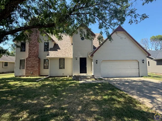 $229,900 | 2509 Southwest Staffordshire Road, Topeka, KS 66614