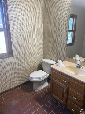 $229,900 | 2509 Southwest Staffordshire Road, Topeka, KS 66614