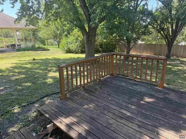 $229,900 | 2509 Southwest Staffordshire Road, Topeka, KS 66614