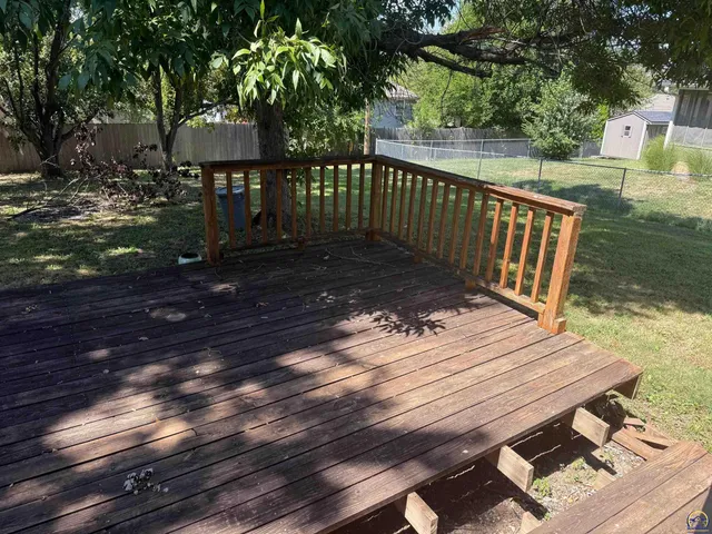 $229,900 | 2509 Southwest Staffordshire Road, Topeka, KS 66614