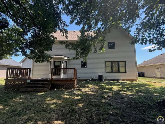$229,900 | 2509 Southwest Staffordshire Road, Topeka, KS 66614