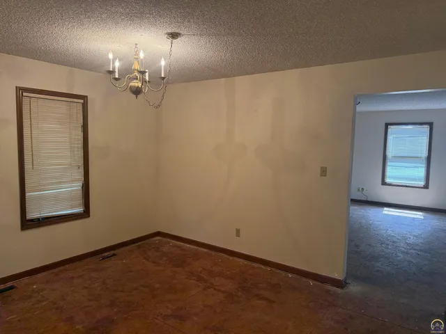 $229,900 | 2509 Southwest Staffordshire Road, Topeka, KS 66614