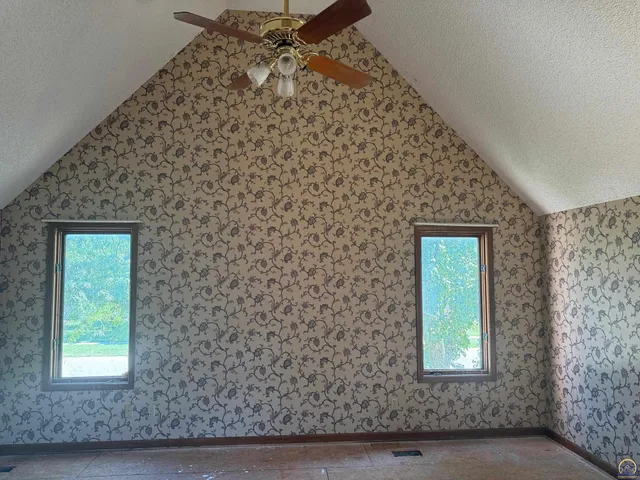 $229,900 | 2509 Southwest Staffordshire Road, Topeka, KS 66614