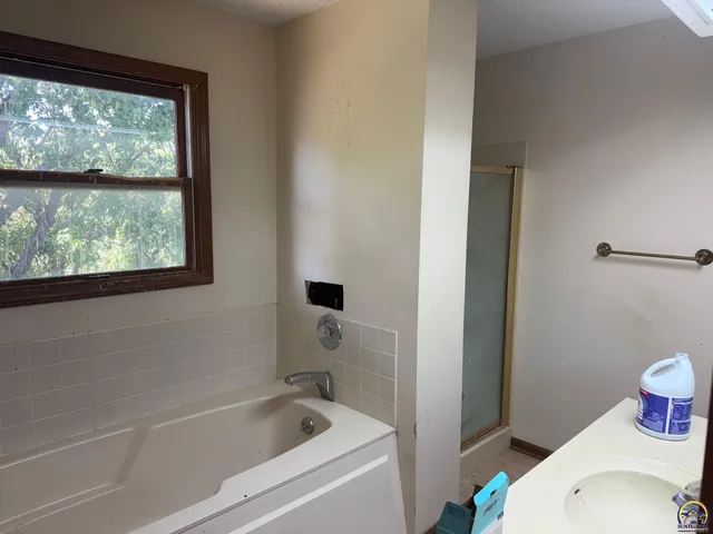 $229,900 | 2509 Southwest Staffordshire Road, Topeka, KS 66614