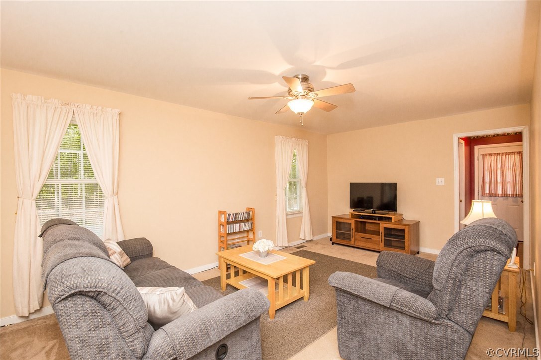 275 Spring Woods Road Montpelier, VA 23192 - Photo 7 of 26 Large den with ceiling fan