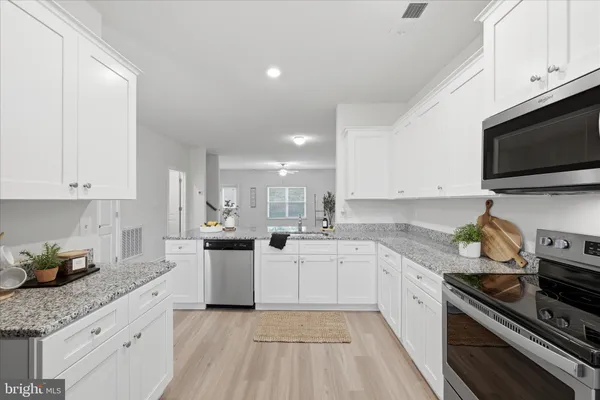 $425,000 | 697 Rivanna Run, Falling Waters, WV 25419