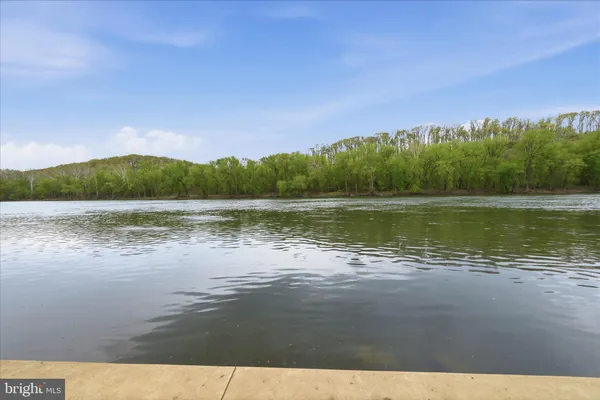 $425,000 | 697 Rivanna Run, Falling Waters, WV 25419