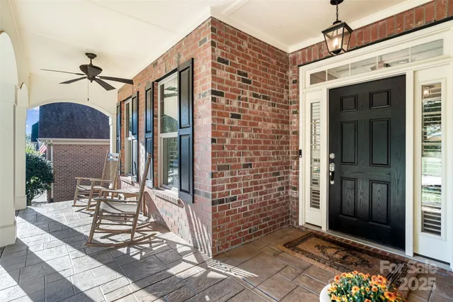 a view of a dinning room with chairs