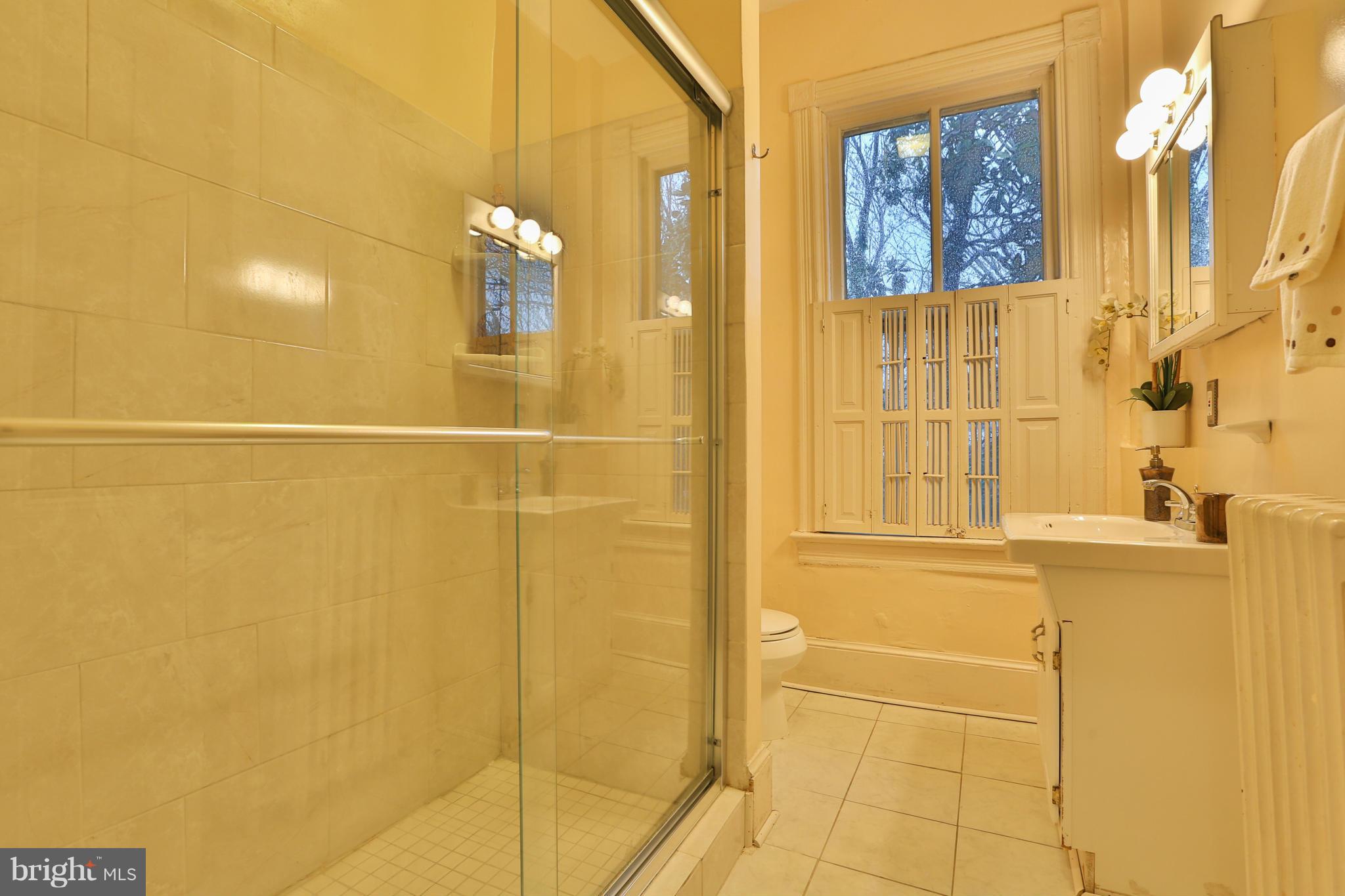436 New Jersey Avenue Southeast Washington, DC 20003 - Photo 10 of 13 a bathroom with a shower
