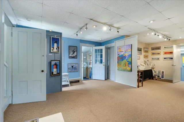 a view of a livingroom with furniture and a ceiling fan