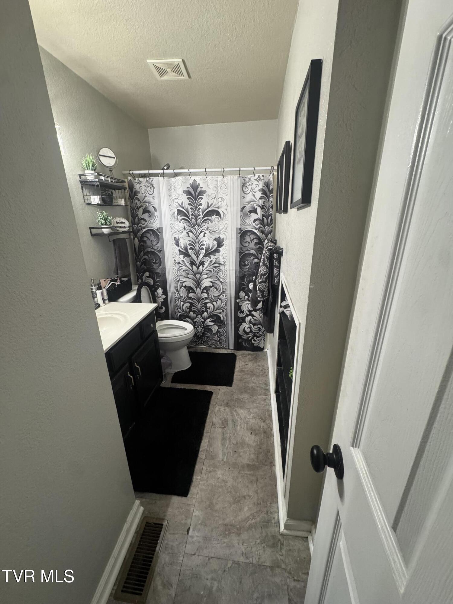 2700 Indian Ridge Road, Unit 6 Johnson City, TN 37604 - Photo 11 of 14 IMG_8777