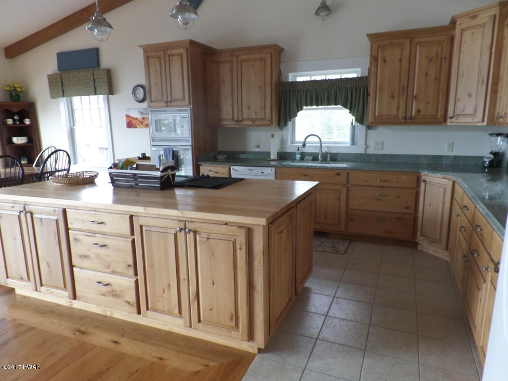 130-135 Spinnler Point Road Tafton, PA 18464 - Photo 8 of 48 Main House Kitchen