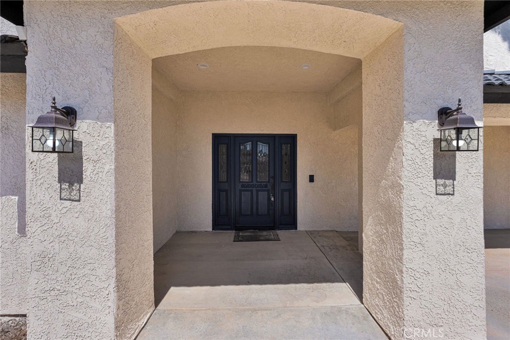 16731 Iwa Road Apple Valley, CA 92307 - Photo 5 of 70