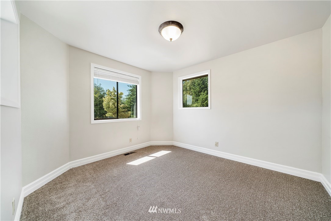 10101 Hart Road Southeast Olympia, WA 98501 - Photo 12 of 25 Gallery Image 12