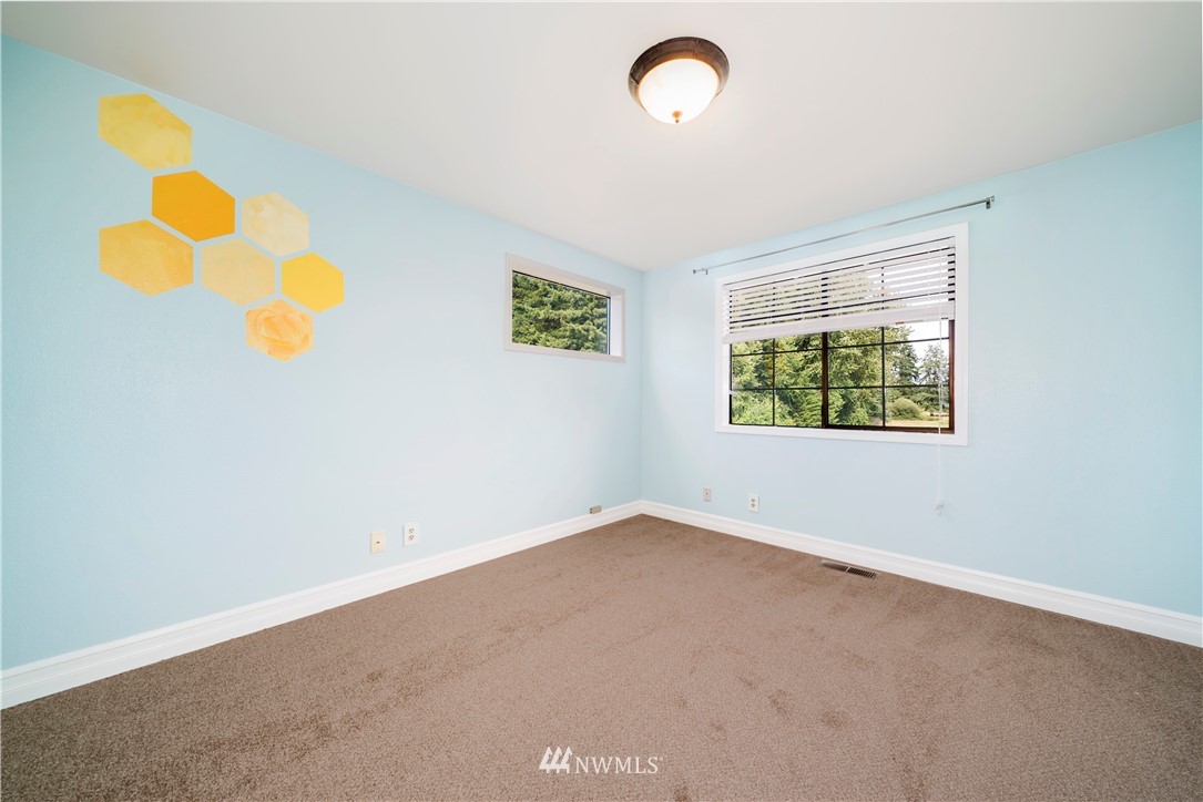 10101 Hart Road Southeast Olympia, WA 98501 - Photo 17 of 25 Gallery Image 17