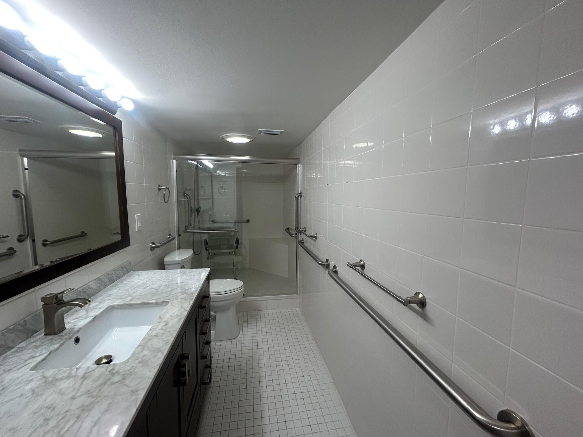 1868 Southwest Palm City Road, Unit 304 Stuart, FL 34994 - Photo 18 of 27 Windjammer Primary Bath