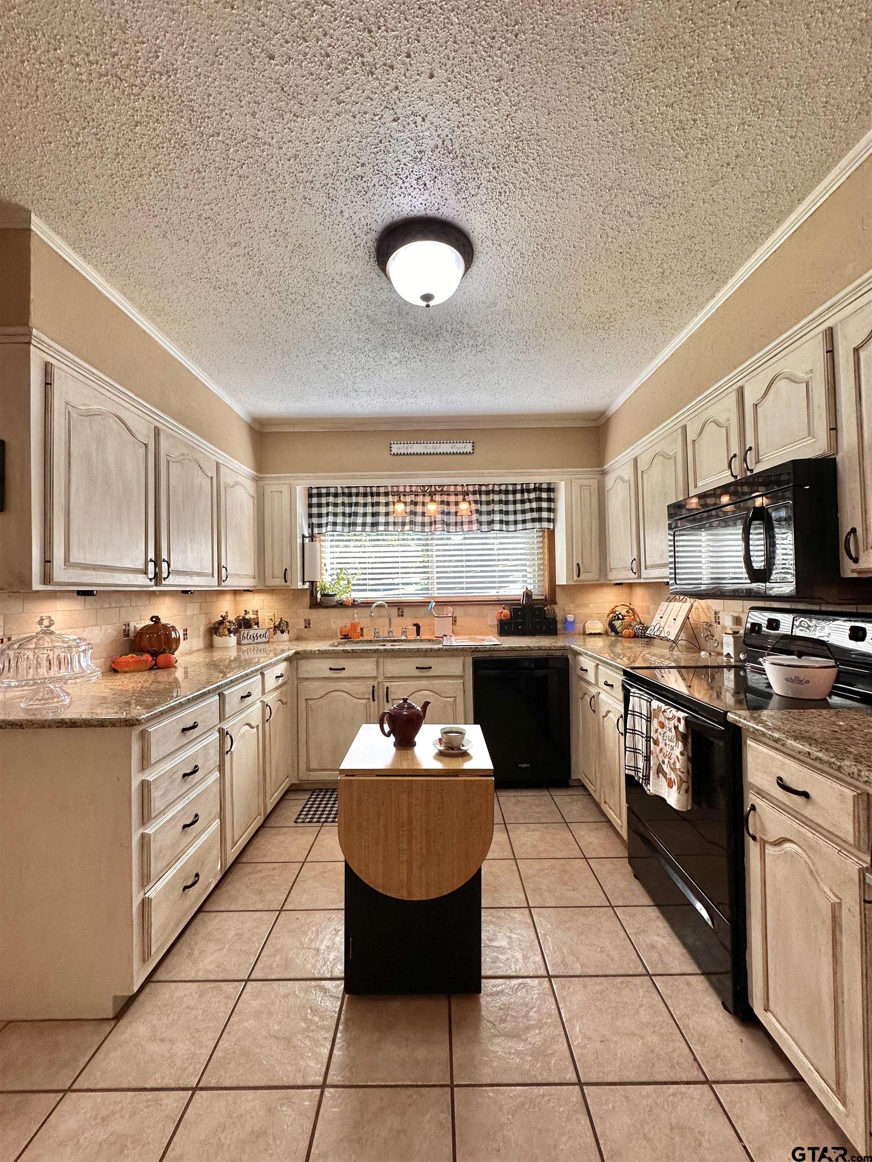 3501 Boyd Road Longview, TX 75604 - Photo 11 of 40 a kitchen with stainless steel appliances granite countertop a sink and cabinets
