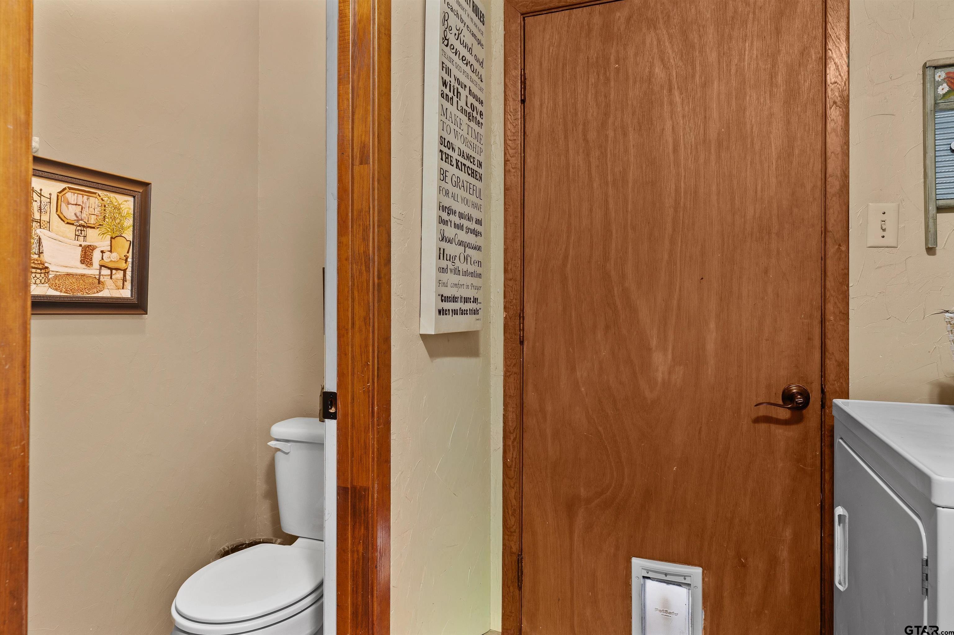 3501 Boyd Road Longview, TX 75604 - Photo 25 of 39 a bathroom with a toilet and a shower curtain