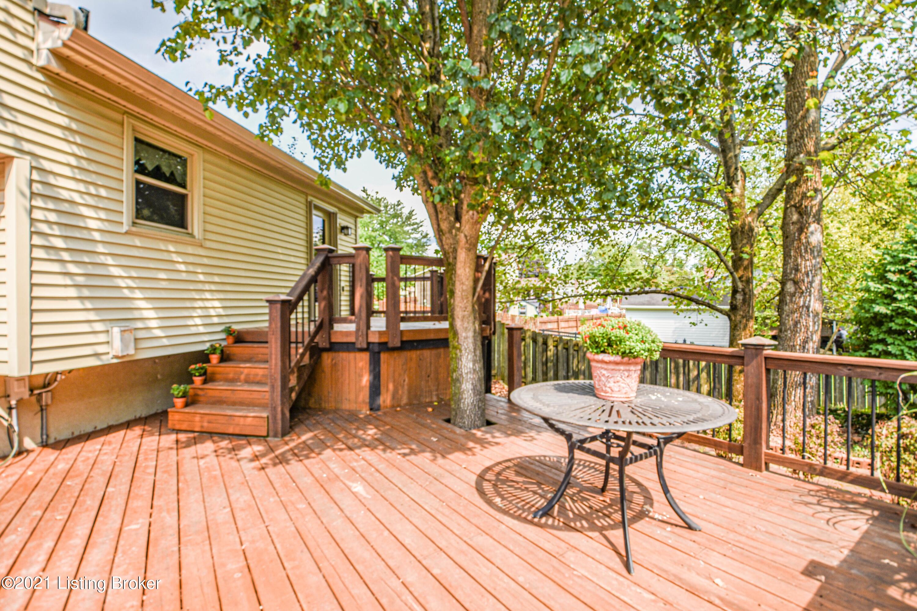 10610 St Rene Road Louisville, KY 40299 - Photo 27 of 34 030_DECK