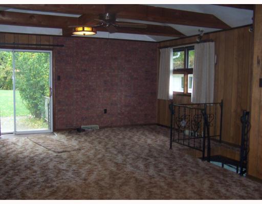 646 Frankfort Road Monaca, PA 15061 - Photo 3 of 8 Living Room.
