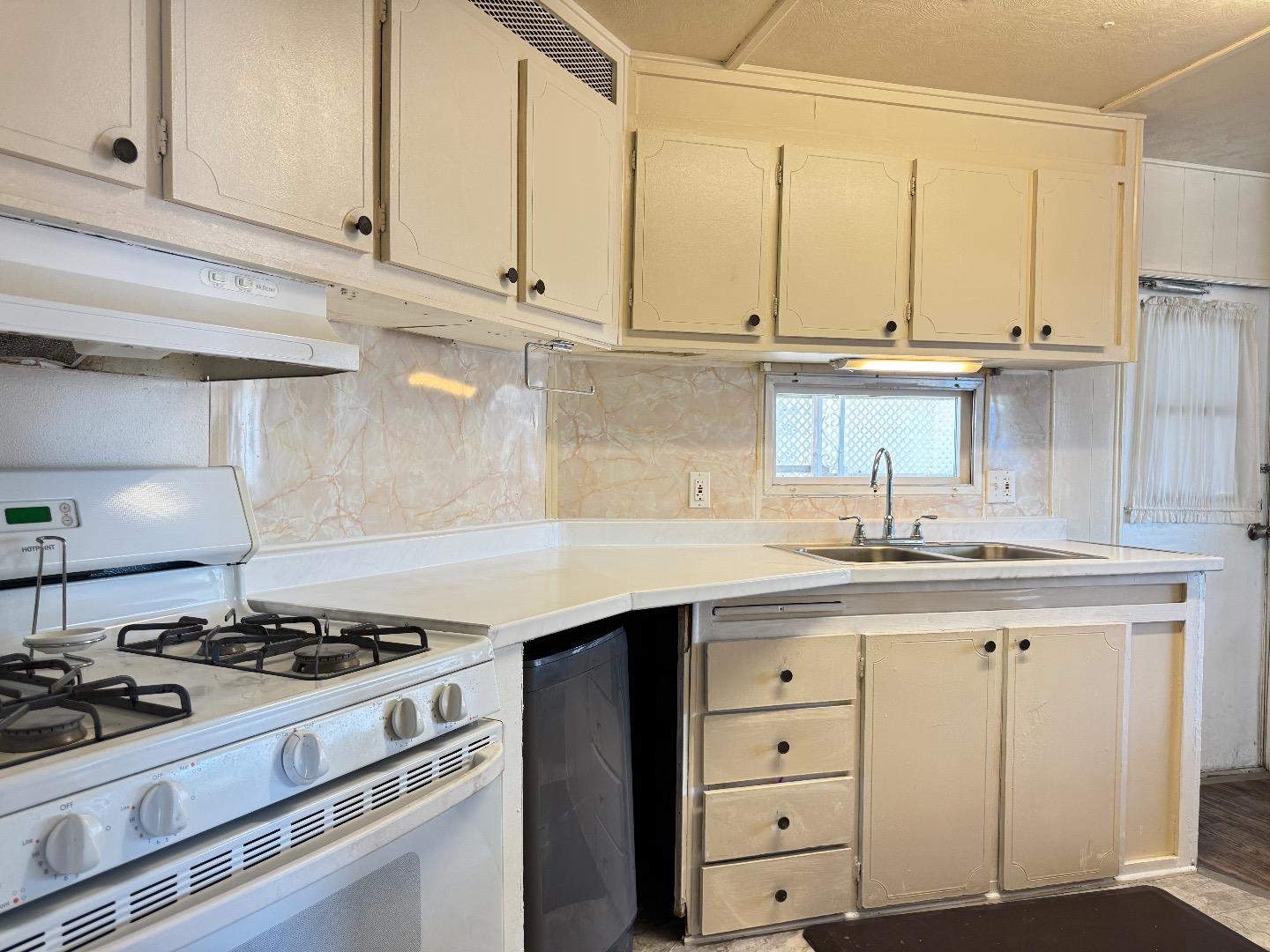 55 San Juan Grade Road, Unit 79 Salinas, CA 93906 - Photo 5 of 22 a kitchen with granite countertop a stove and a sink