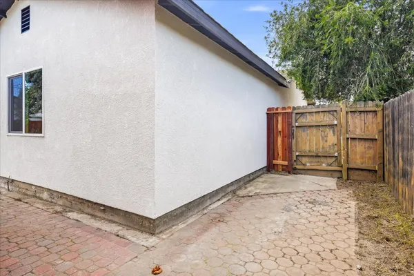 $425,000 | 2020 Aspen Street, Selma, CA 93662