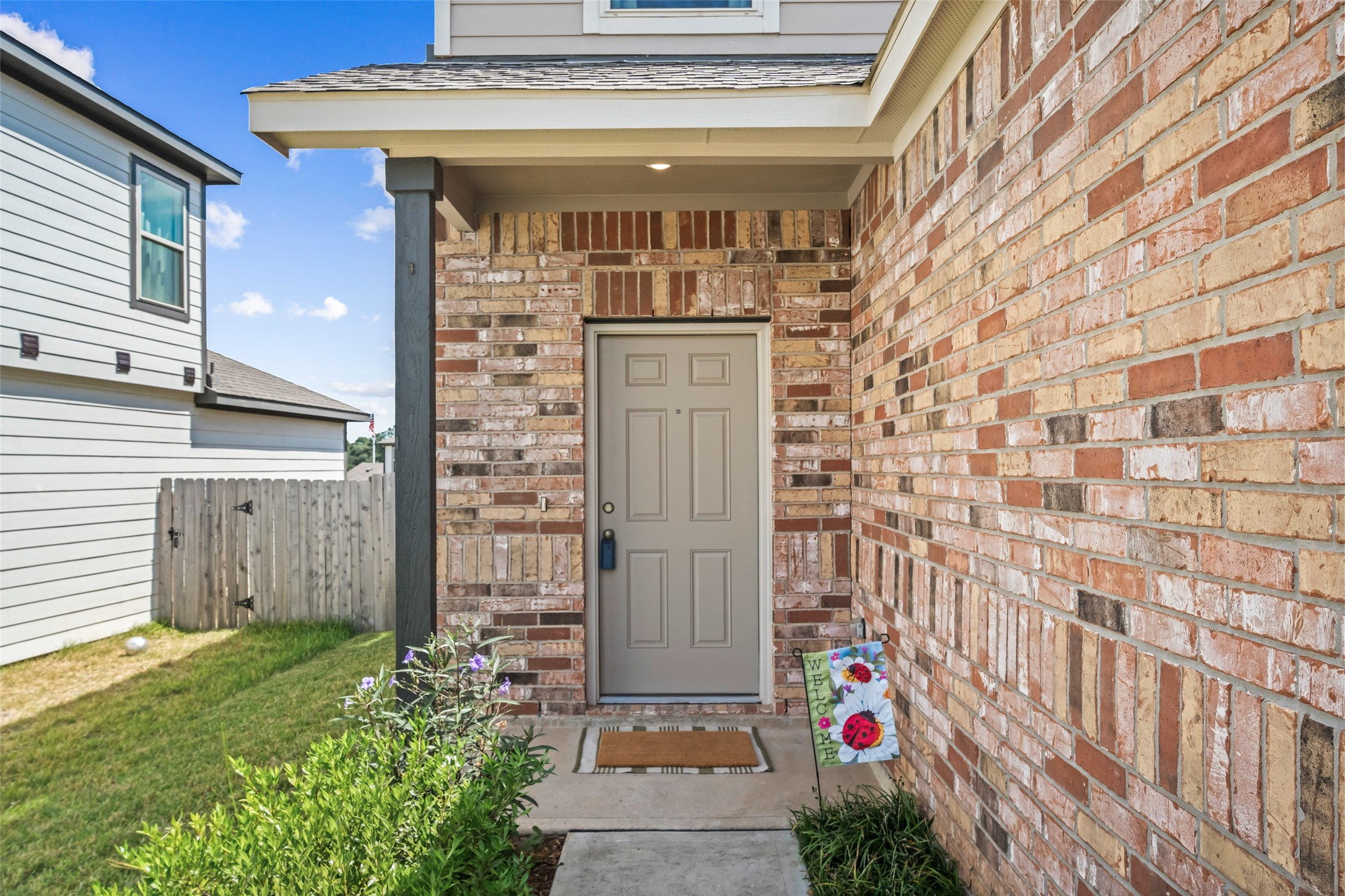 819 Faison Court Montgomery, TX 77316 - Photo 2 of 28