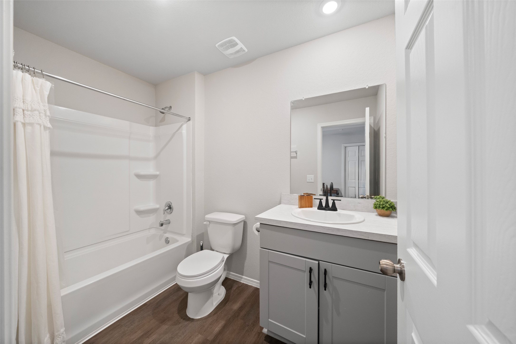 819 Faison Court Montgomery, TX 77316 - Photo 24 of 28 a bathroom with a sink toilet tub and shower