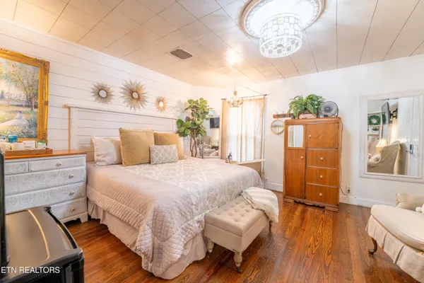 $384,900 | 714 East Jefferson Street, Jefferson City, TN 37760