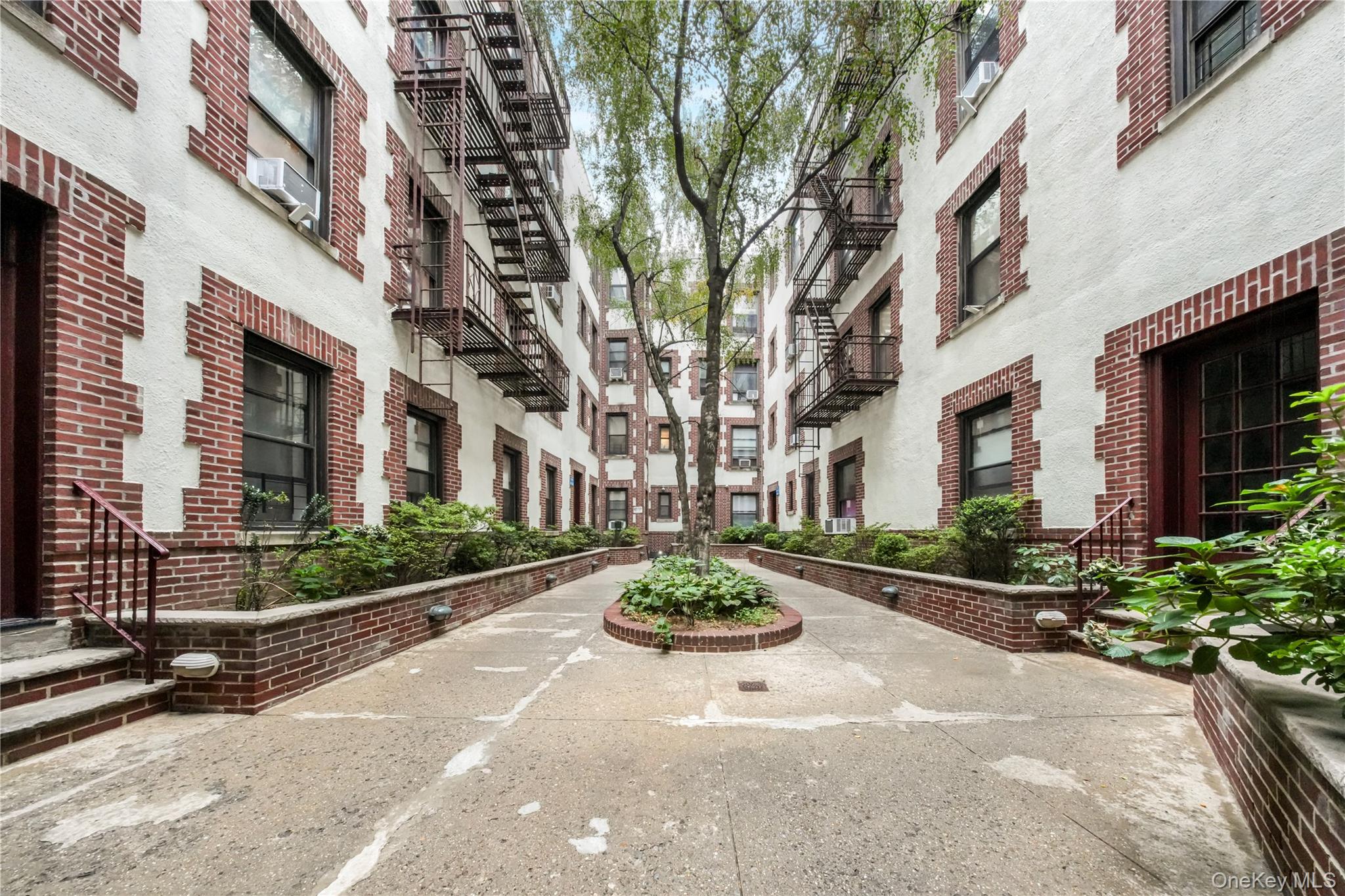 31-14 Crescent Street, Unit 5B Queens, NY 11106 - Photo 13 of 16 Surrounding community