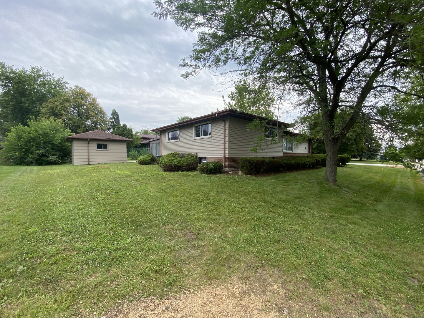 656 Willow Road Matteson, IL 60443 - Photo 3 of 23