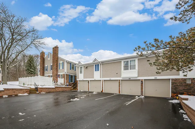 $2,190 | 42198 Roscommon Street, Northville, MI 48167