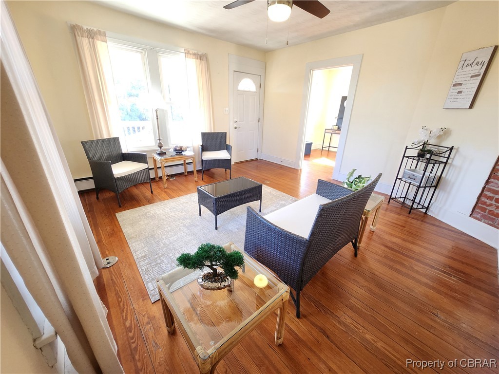10013 Bonniville Road Hayes, VA 23072 - Photo 2 of 27 Living room w/ HW Floors and ceiling fan