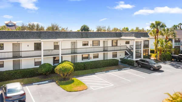 $184,900 | 1270 Southeast Parkview Place, Unit B5, Stuart, FL 34994
