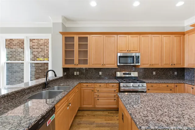 $3,000 | 9295 Buffalo Speedway, Houston, TX 77025