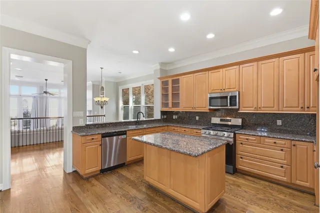 $3,000 | 9295 Buffalo Speedway, Houston, TX 77025