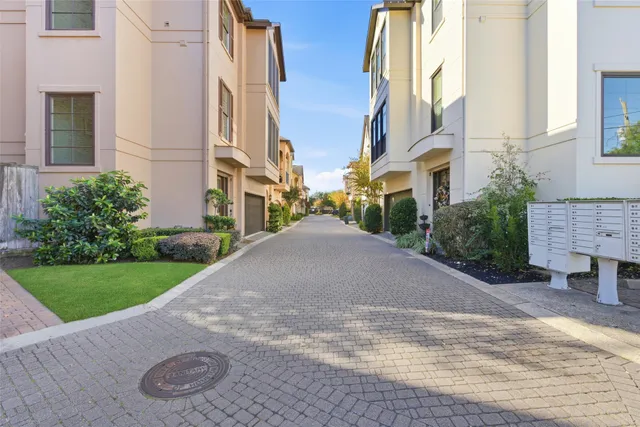 $3,000 | 9295 Buffalo Speedway, Houston, TX 77025