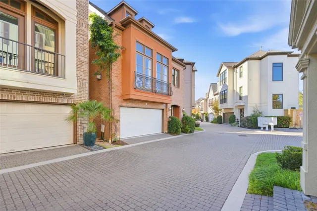 $3,000 | 9295 Buffalo Speedway, Houston, TX 77025