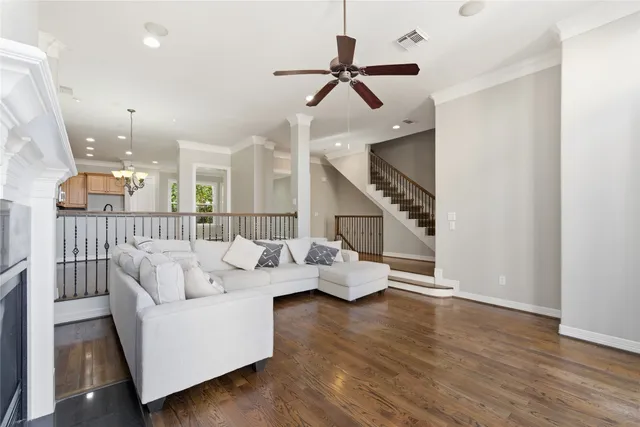 $3,000 | 9295 Buffalo Speedway, Houston, TX 77025