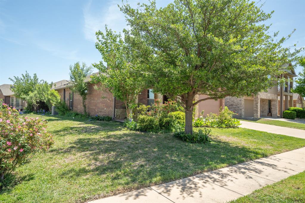 11004 Hawks Landing Road Fort Worth, TX 76052 - Photo 2 of 31