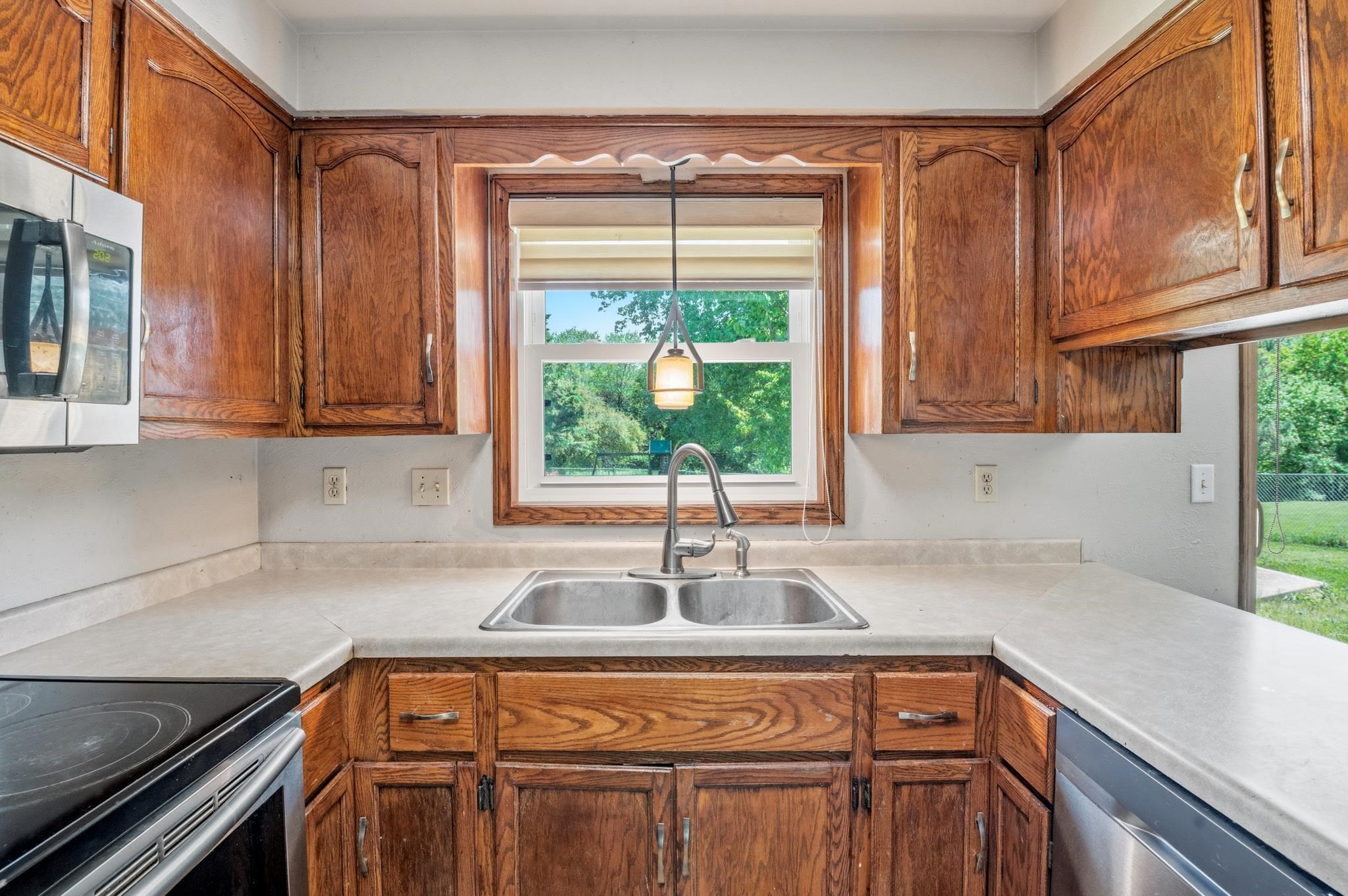 2430 Heather Road Green Bay, WI 54311 - Photo 10 of 32